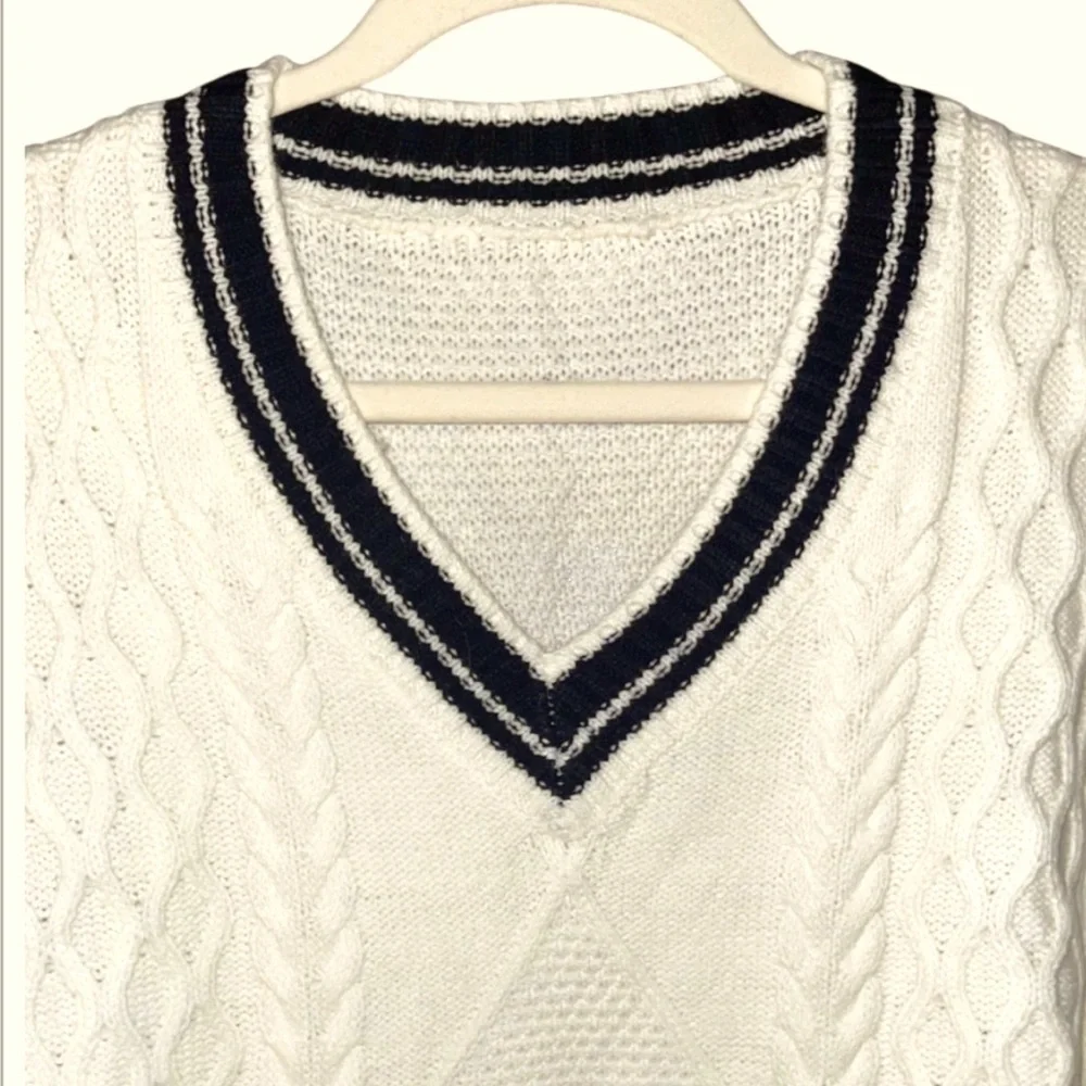 NWT Cider V-Neck Solid Bowknot Knitted Vest
Cream, Size XL - 10 - Picture 2 of 15